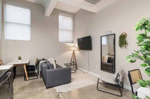 CozySuites Modern 1BR OTR District #03