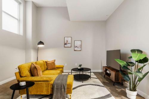 CozySuites Modern 1BR OTR District #04