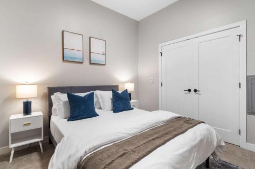 CozySuites Modern 1BR OTR District #05