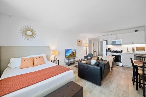 CozySuites Modern Studio Condo at Showboat #12