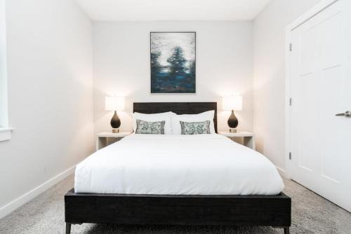 CozySuites Music Row Stunning 2BR -free parking 05