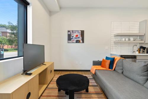 CozySuites on Mass with garage parking #1
