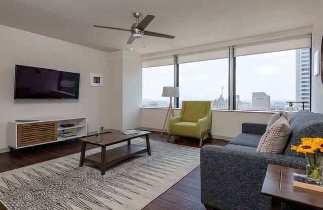 CozySuites TWO Stunning Condo with SKY POOL