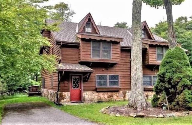 CPE1-Lovely Chalet! Centrally Located! Pets Ok!