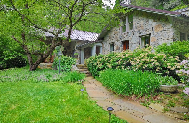 Crab Orchard Estate in Valle Crucis w/Fireplace