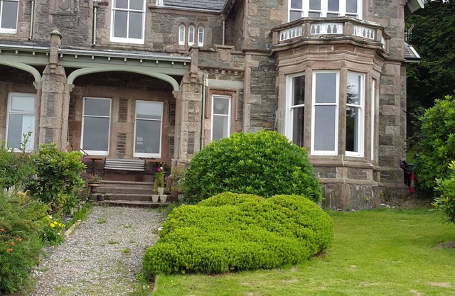 Cragowlet House East - B-listed Grand Victorian property (1200 sq. ft)