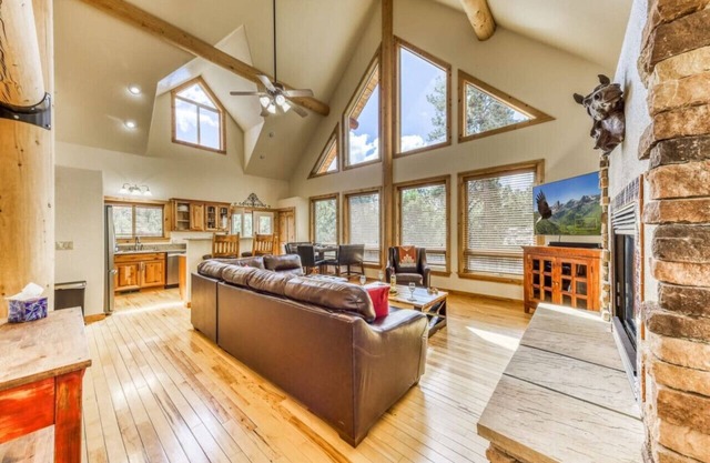 Crazy Horse Lodge-Hot Tub/Game Room/Great Location