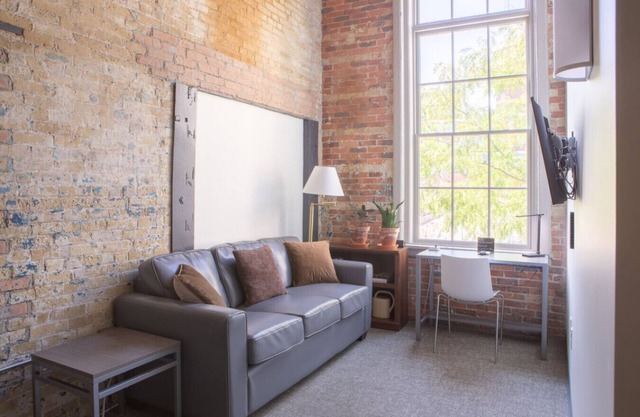 Cream City 1BR Apt - Just 3 Blocks to Fiserv with Gym and Parking