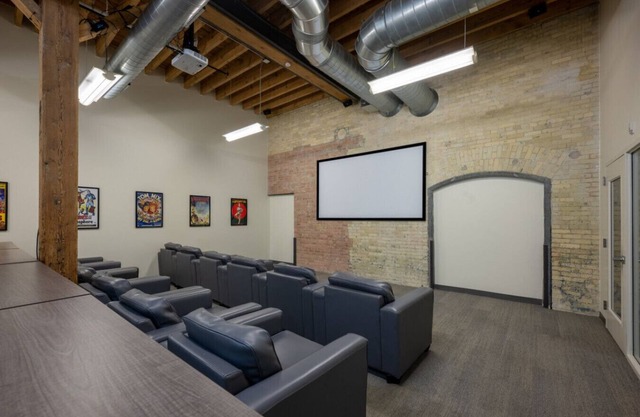 Cream City 2BR Apt - Just 3 Blocks to Fiserv with Gym and Parking