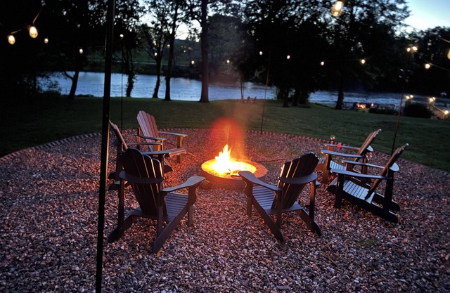 Create Memories at our Modern Waterfront 1 BR Apartment: Hike, Sip Wine, Relax!