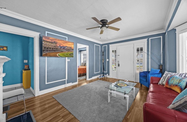 Creative & Bright Cozy Unit in Lou's Art District!