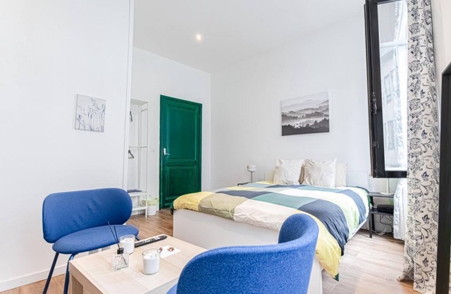 Creative Corner: Stylish Apt. in Ghent's Heart