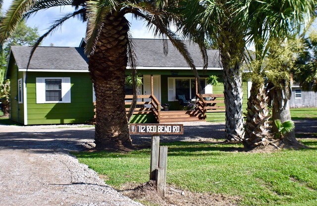 CREEKFRONT HOME, LIGHTED PIER, FENCED YARD