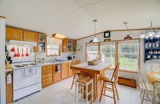 Creekfront Max Meadows Mobile Home with Deck!