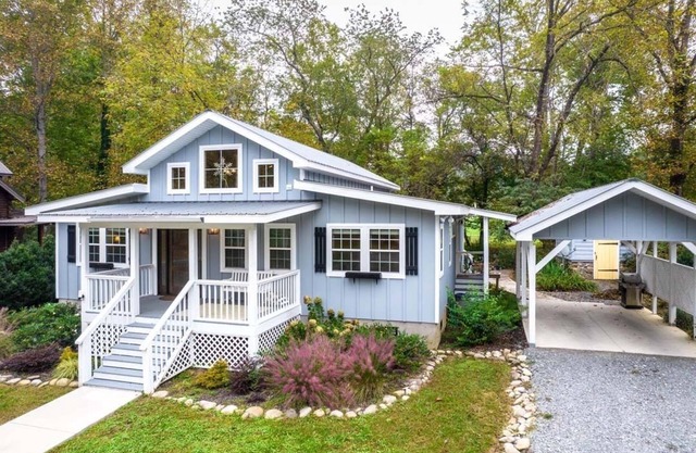 Creekfront Relaxation Hot Tub Incredible Porch Near Town Cozy Getaway