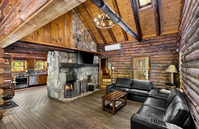 Creekfront Rustic Log Cabin