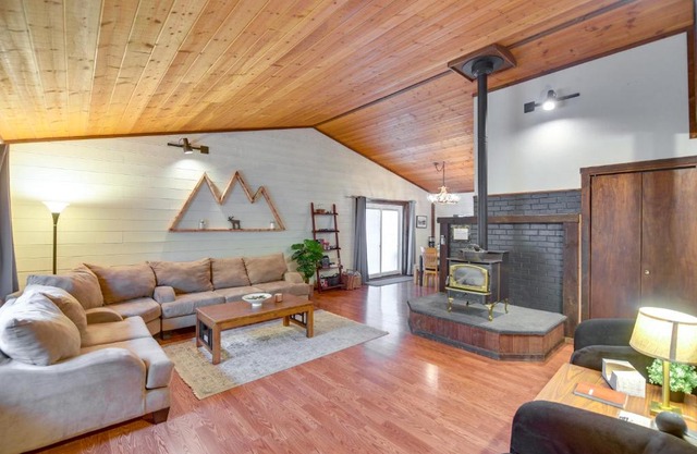 Creekside Cabin Easy Access to i-70 and Slopes!