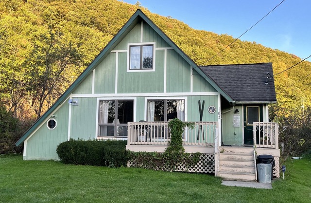 Creekside Chalet