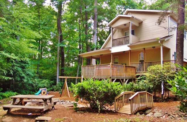 Creekside, Hot Tub, Playground, Firepit, Fireplace, WiFi, AC, EZ Access
