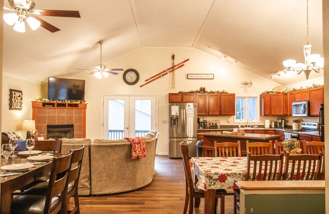Creekside - Massanutten Resort Home w/Game Room & Balcony