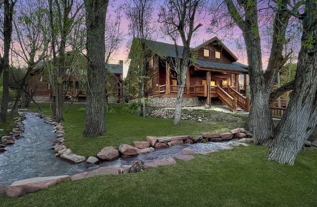 Creekside Retreat near Canyons Village Mountain Modern w/BBQ Steps to Hot Tubs