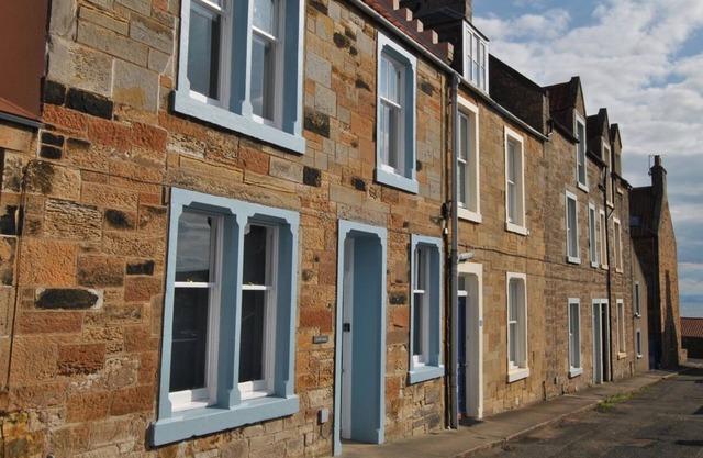 Creel Cottage- stylish cottage near the sea