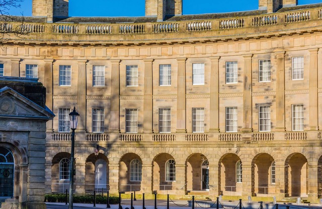 CRESCENT VIEW, family friendly, character holiday cottage in Buxton