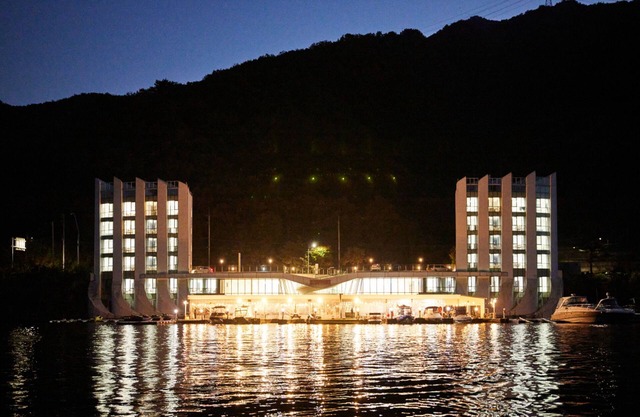 Crest72 Hotel
