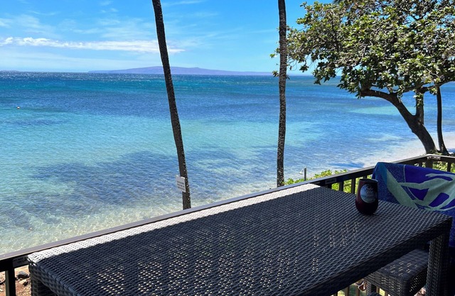 Crew Rest Maui - 2BR/2BA, Oceanfront, Superior Views, A/C, sleeps 6