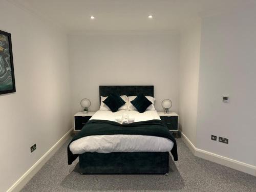 Cromwell Court Apartments