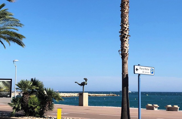 Cros de Cagnes-sur-Mer building facing the sea