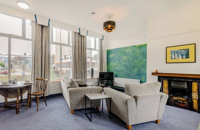 Crossley Suite - UK38334