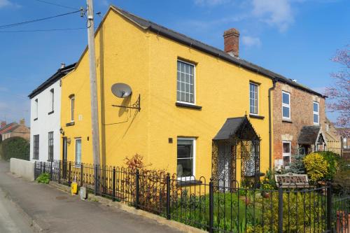 Crossways - a modern two bedroom village apartment close to cheltenham