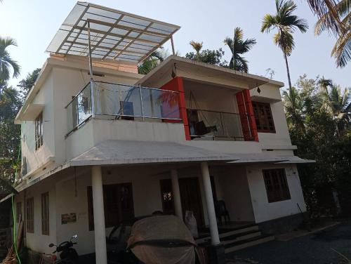 CRS RED & WHITE HOMESTAY