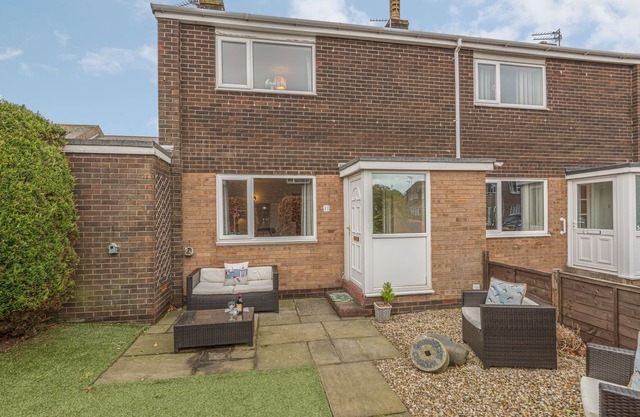 CRUMSTONE CORNER, family friendly, with a garden in Seahouses
