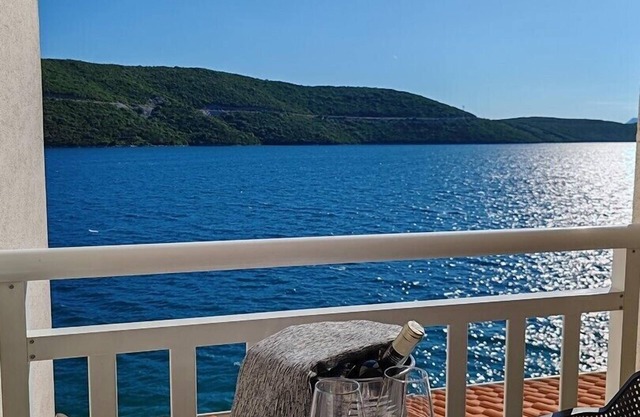 Crystal Bay Studio – Sea View & Direct Beach Access