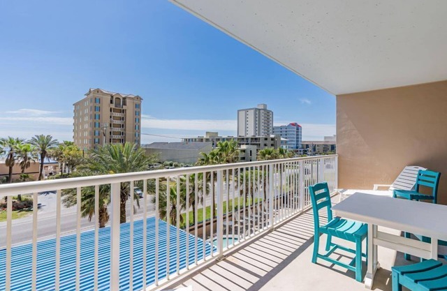 Crystal Tower 305- Grab Your Flip Flops and Head to the Beach.