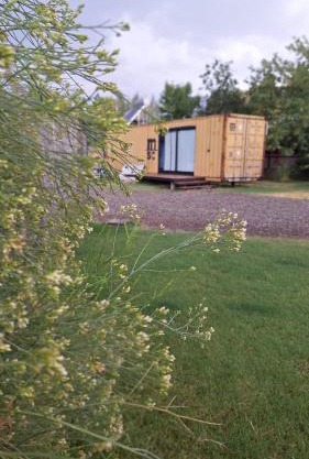 Cubil Amarillo. Casa conteiner 1 dormitorio