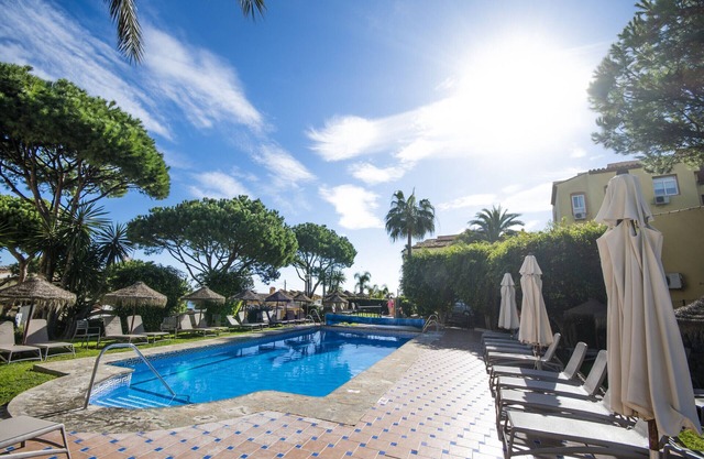 Cubo's Apartamento Doña Lola for Adults/communal swimming pool/free wifi/near beach