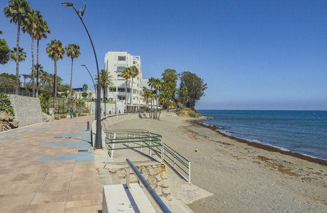 Cubo's Estepona Oceanview Apartment & Free Parking/beachfront/free wifi/parking included