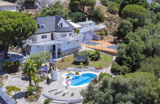 Cubo's Villa Pino Verde/air conditioning/free wifi/sports activities