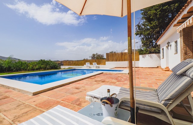 Cubo's Villa Antonio. Wifi, air conditioning, pool,