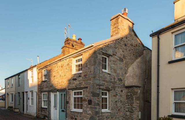 Curlew Cottage - a holiday cottage that sleeps 2 guests in 1 bedroom