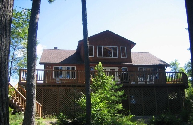 Custom Built Waterfront Cottage