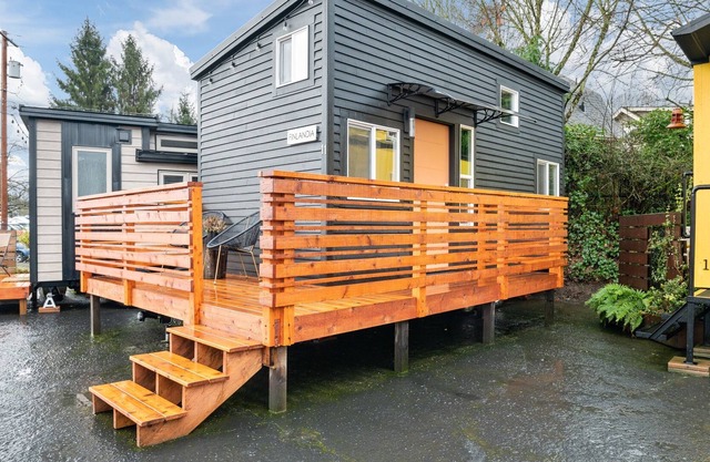 ❤️Custom Tiny w/ Finnish Vibes, Firepit, Kitchen, Next to PDX's Best Eats✨