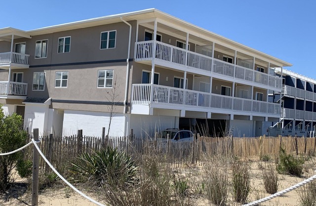 Cute 2nd floor Condo just steps to the Beach