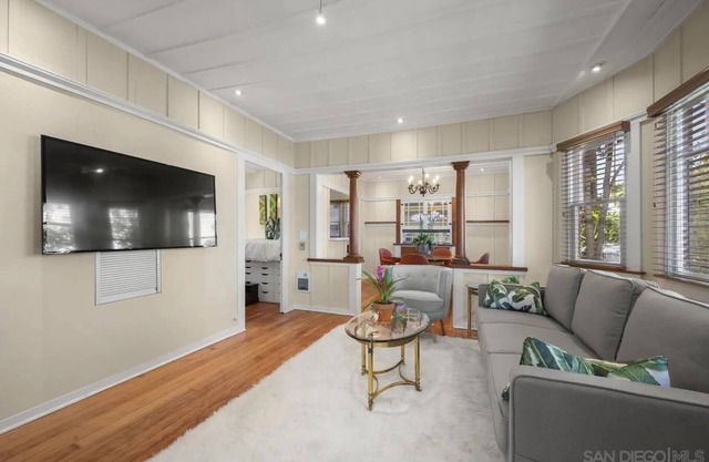 Cute Hillcrest cottage with private patio, close to Balboa Park