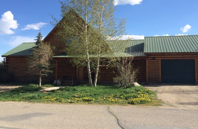 Cute home in CB South, overlooking river, amazing views and fishing access!