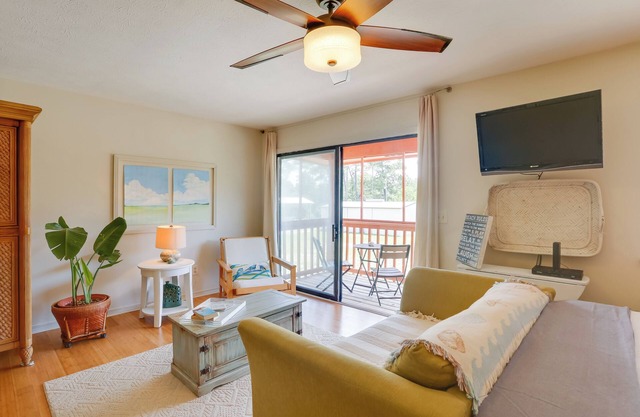 Cute PCB Condo by Lake Powell w/Pool Access!