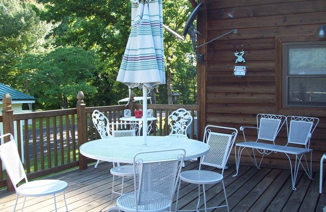 Cute Rustic Cabin, 1 Br; Within Sight Of Beautiful Kentucky Lake